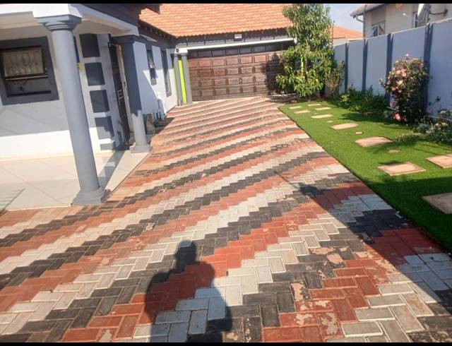 4 BEDROOM HOUSE FOR SALE IN THE ORCHARDS